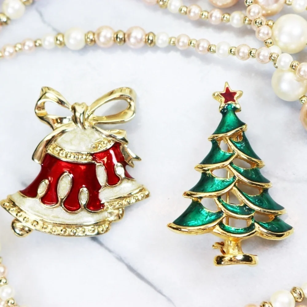🎄🧑🏻‍🎄✨ Monet Holiday Bell Brooch with Gold & Red Enamel Highlights ⚜️🎁🎄✨